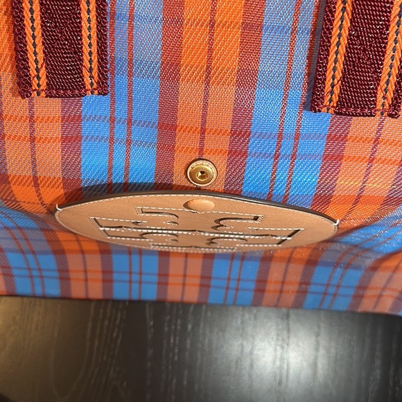 Tory Burch Ella Mesh Market Tote - Picture 4 of 4